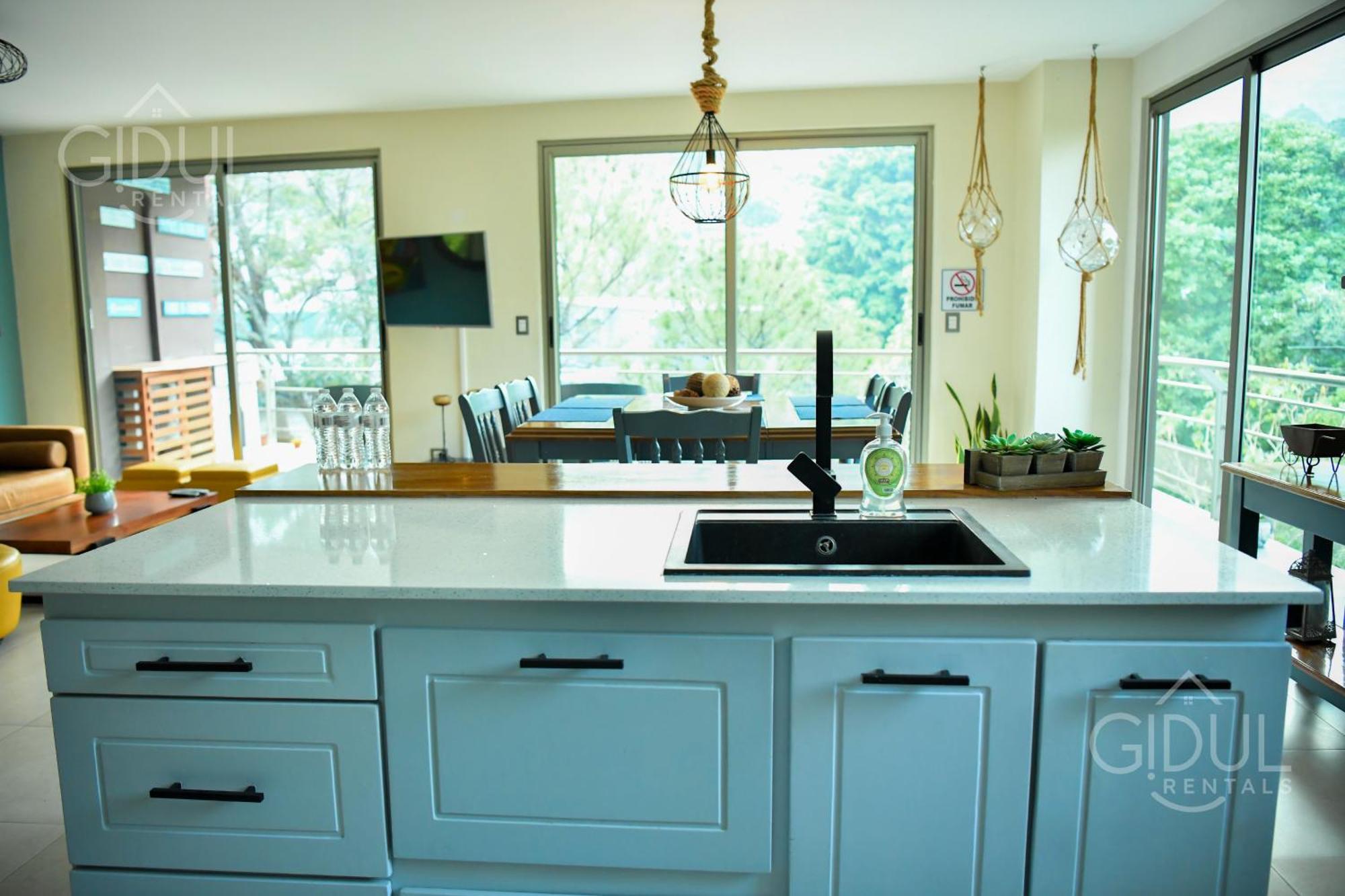 Luxe, Mountain View, Upscale Located At Escalon